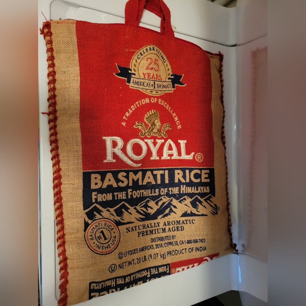 Burlap tote bag with zipper closure and handles